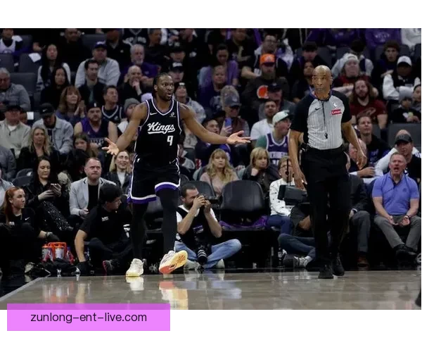 雷诺自信称自己本届最佳新秀内线去年来唯一场均二十加十的大学球员